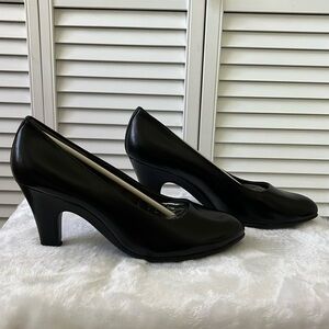 Aerosoles Tapestry Black Leather Pumps/Heels, Size 10W, New In Box